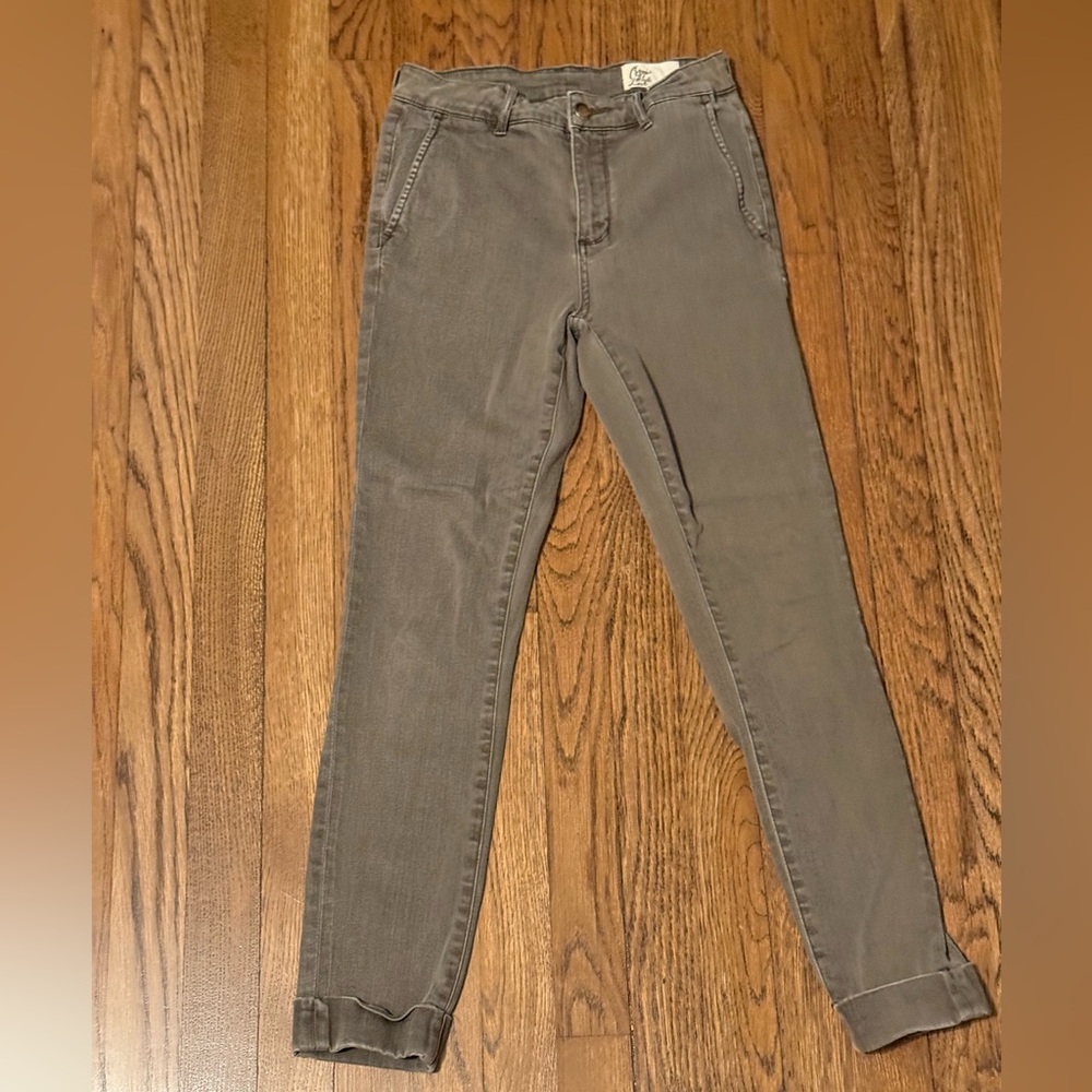 Grey ankle length pants